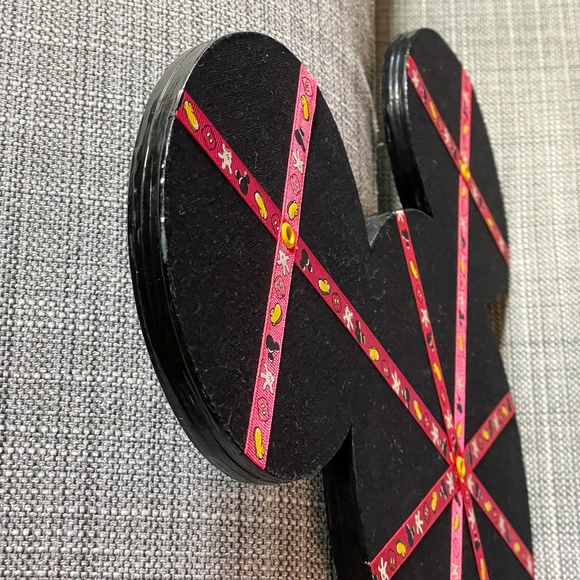 Mickey Mouse Shaped Disney Memo Board 14" x 11" with Mickey Icon Ribbons - Picture 6 of 12